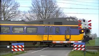 Spoorwegovergang Wierden  Dutch railroad crossing [upl. by Oironoh]