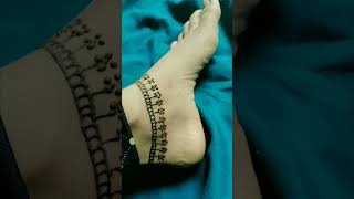 Pairon ki mehndi designviralshort viralmehndi youtubeshorts mehndi trendingshorts [upl. by Houlberg]