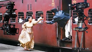 DDLJ Last Train Scene  Raj And Simran  SRK Kajol DDLJ Bollywood Movies [upl. by Arocahs]