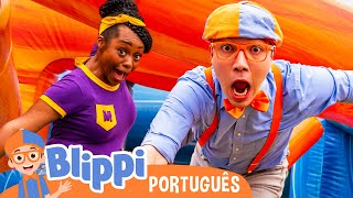 Blippi e Meekah na Corrida de Obstáculos  O Jogo do Blippi Episódios Completos  Blippi Português [upl. by Ylevol]