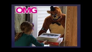 Freddy Fazbear Delivers Me A Pizza  I called Freddy Fazbears Pizza Freddy Fazbear Came To My House [upl. by Flemming656]