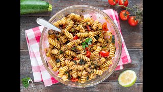 Insalata di pasta estiva con zucchine tonno e pomodorini [upl. by Selmner]