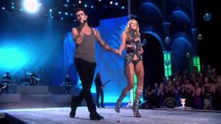 Victorias Secret Fashion show 2011 Anne Vyalitsyna Adam Levine Moves like Jagger Live HD [upl. by Yliah]