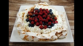 Receta casera de la Pavlova con Frutos del Bosque [upl. by Ahsienar]