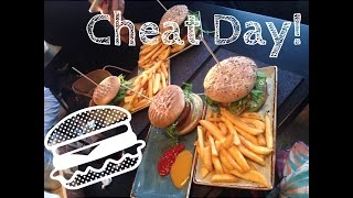 Veganer CHEATDAY HCLF High Carb Low Fat  Burger und Pommes [upl. by Akerdnuhs]