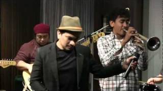 Tompi  Selalu Denganmu  Mostly Jazz 170212 HD [upl. by Aracat]