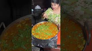 Aunty Selling Veg Kathi Kebab in Delhi blogger food streetfoodblog Hmmofficial [upl. by Gaeta853]