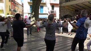 Occitanie la Sardane danse populaire des fêtes Catalanes [upl. by Lerret706]