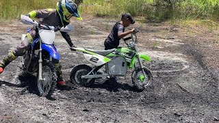 RAZOR SX500 ELECTRIC DIRT BIKE GETS STUCK IN THE MUD amp KID GAS DIRT BIKE RIDER HELPS OUT [upl. by Penland296]