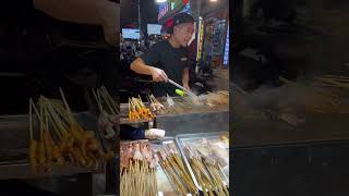 鐵板燒鱿魚15元得6串，老板真的不會虧本嗎？shorts streetfood chinastreetfood chinafood 街头小吃 街头美食 铁板烧 鐵板燒 鱿鱼 [upl. by Ila]