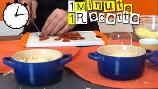 1 Minute 1 Recette  oeufs cocotte au chorizo [upl. by Paddy92]