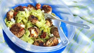 Pasta met verse groene pesto en zuiderse gehaktballetjes [upl. by Eidurt623]