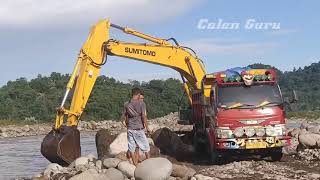 Mengisi Mobil Truck Dengan Pasir Menggunakan Alat Berat excavator [upl. by Rehotsirhc]