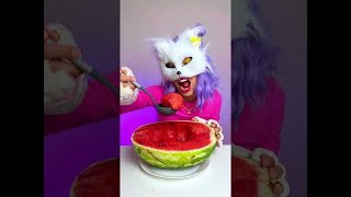 Wie essen Katzen Wassermelonen 🍉 Wassermelone Katze lustig [upl. by Airahcaz]