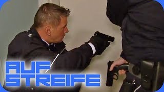 Polizei durchsucht das Haus Opfer wird zum Täter  Auf Streife  SAT1 [upl. by Ateekal]