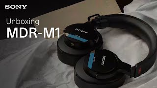 Unboxing Auriculares de estudio Sony MDRM1 [upl. by Weisman]