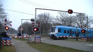 Spoorwegovergang Ede  Dutch railroad crossing [upl. by Llorre]