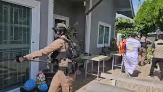 Chonburi Police hurried to rescue the Frenchman inside the house [upl. by Nhguavahs]