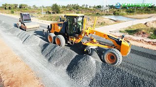 Liugong Motor Grader Operator Techniques Building Roads  Activities Grader Spreading Gravel [upl. by Sipple538]