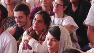 Mooji tells his spiritual story Open Satsang with Mooji 3317 International Yoga Festival [upl. by Fillbert]