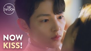 Jeon Yeobeen answers Song Joongki’s quotproposalquot with a kiss  Vincenzo Ep 14 ENG SUB [upl. by Nnyroc]