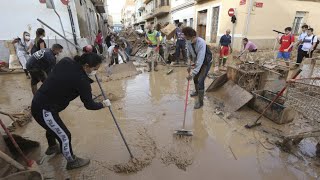 Sturzfluten in Spanien Opferzahl steigt weiter an [upl. by Ellehcer642]