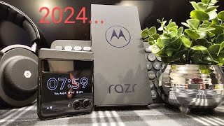 Motorola Razr 2024 Unboxing amp Walkthrough with Me [upl. by Sophi779]