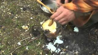 Ψήσιμο αυγού στρουθοκαμήλου σε βρύα Οstrich egg cooking in moss [upl. by Akirdnas]