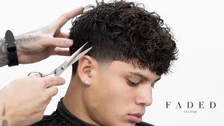 💈 TAPER FADE CON PELO RIZADO TUTORIAL DE BARBERO [upl. by Naomi]