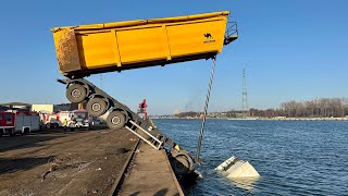 Wypadek w Porcie Gdańsk  ciężarówka zawisła na nabrzeżu [upl. by Romilly]