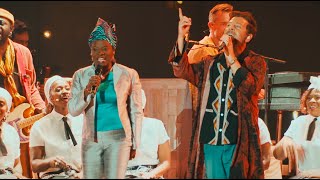 Christophe Maé  Cest drôle la vie en duo avec Angélique Kidjo Live à lAccor Arena [upl. by Gabrila]