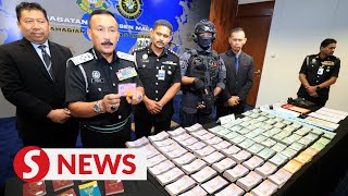 Immigration Department raids ewaste recycling factory discovers over half a million ringgit in cash [upl. by Scrope360]