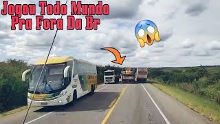 Caminhoneiro Irresponsável  Veja o Que Esse Carreteiro Fez [upl. by Nnalorac]