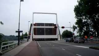 Brugopening Schouwbroekerbrug Ophaalbrug Drawbridge Pont Basculant Zugbrücke Haarlem [upl. by Chatav]