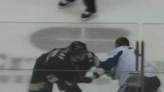 Matt Pettinger vs Ryan Getzlaf Jan 9 2009 [upl. by Ellimaj]