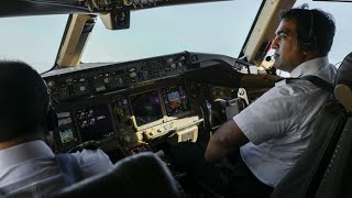 Erster kommerzieller Flug seit Machtübernahme der Taliban nach Kabul  AFP [upl. by Hpesoj583]