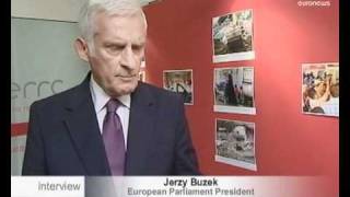 euronews interview  Jerzy Buzek une vraie politique européenne contre lexclusion des Roms [upl. by Celka501]