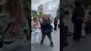 Zieke dansmoves op Jaarbeursplein 😤🕺dance utrecht interview festival dancechallenge [upl. by Eural146]