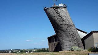 Démolition dun silo de maïs en bois à Châtillon [upl. by Donoghue247]