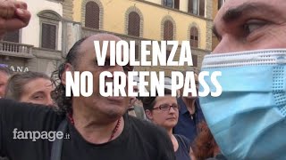 No green pass aggressione al giornalista di Fanpageit quotMinacciato insultato e telecamera rottaquot [upl. by Fia]