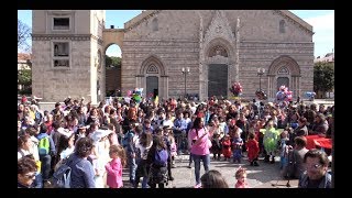 Tra “infiorata” e animazione per bambini il Carnevale di Piazza Duomo [upl. by Ellatsyrc60]