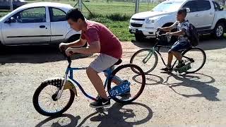 Prueba de bicicletas modificadas en una calle de Chacabuco [upl. by Palm]