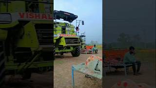 MP soyabean season di subha shorts1 combine harvester tractor trending combinemachine [upl. by Trahern]