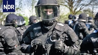 Alltag bei der Polizei Von Demos Hooligans und Beschimpfungen  7 Tage  NDR Doku [upl. by Graniela250]