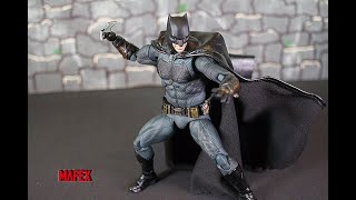 MAFEX ZACK SNYDERS JUSTICE LEAGUE BATMAN action figure review [upl. by Augie]