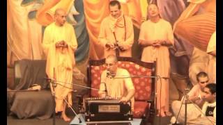 kirtans Radhanath Swami Niranjana Swami Divnomorsk 2004 [upl. by Lezlie]