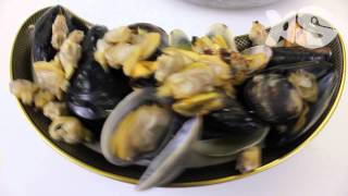 Cozze e Vongole in Zuppa di Zafferano [upl. by Oigolue]