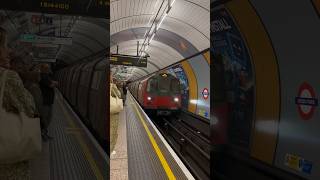 London Underground Jubilee Line 1996 stock arriving at Green Park london [upl. by Luttrell]