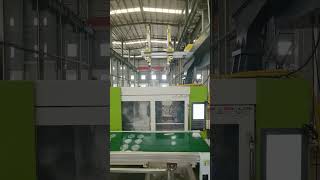 Medical Petri dish injection molding line [upl. by Ynaffets519]