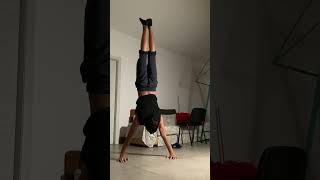 Handstand pushups pushups calisthenics streetworkout verticale motivation strength sports [upl. by Edwin602]